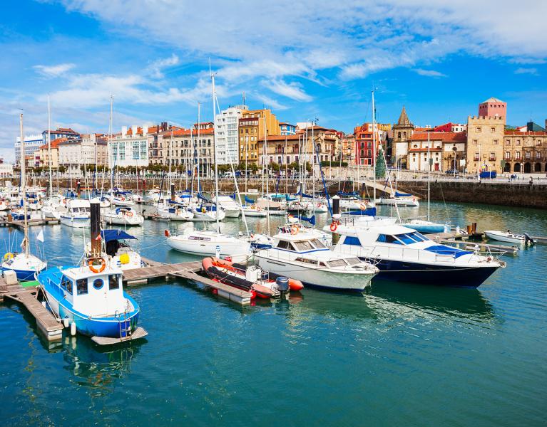 Descubre Gijón con hotel céntrico y desayuno