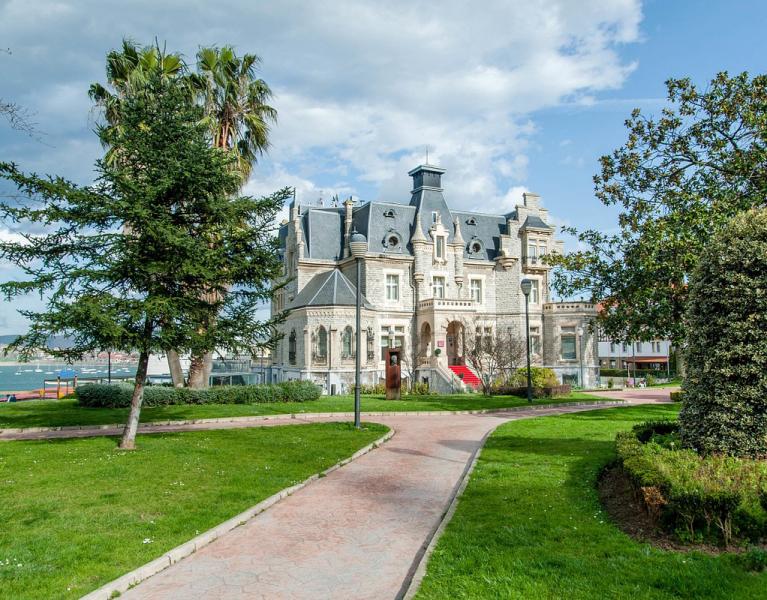 Vive tu propio cuento: alójate en un palacio y descubre el museo de Santurtzi