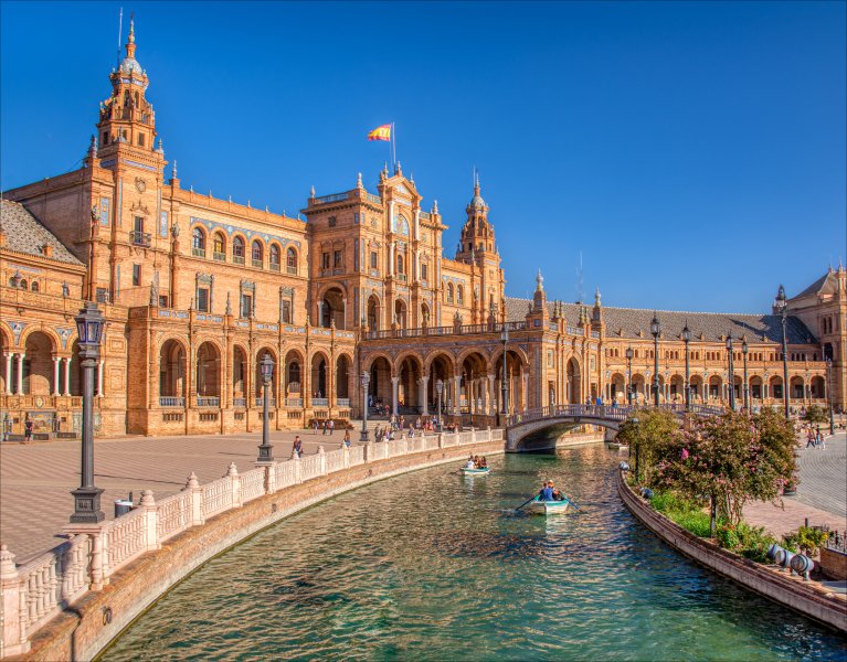 Descubre Sevilla en un hotel con encanto