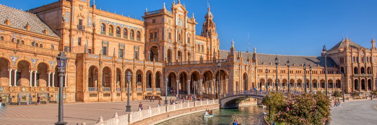 Descubre Sevilla en un hotel con encanto