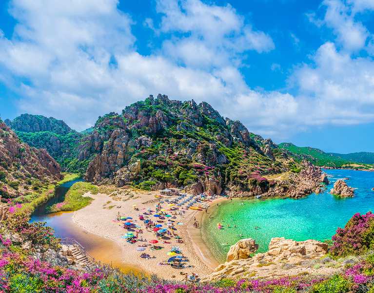 Vacaciones en Cerdeña con alojamiento a tu medida  y Ferry incluido.