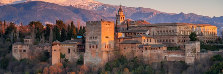 Granada a tus pies: historia, sabor y descanso en el corazón de la ciudad