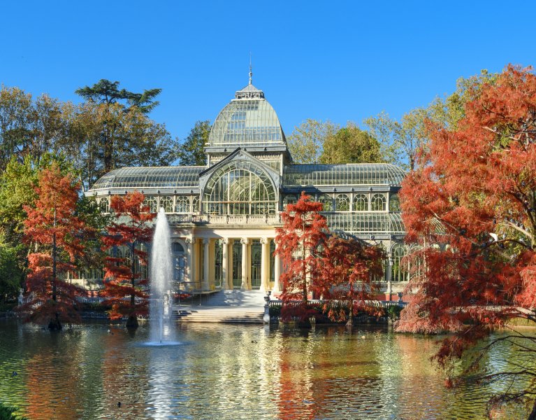 Madrid a tus pies: estancia céntrica y estilo en hotel 4 estrellas