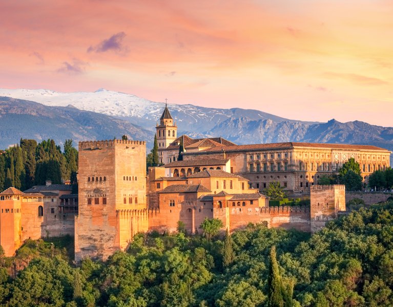 Descubre los secretos de Granada en un hotel 4* 