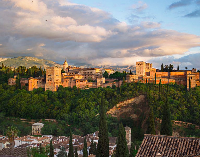 Granada en pareja o con familia ¡vive el embrujo!