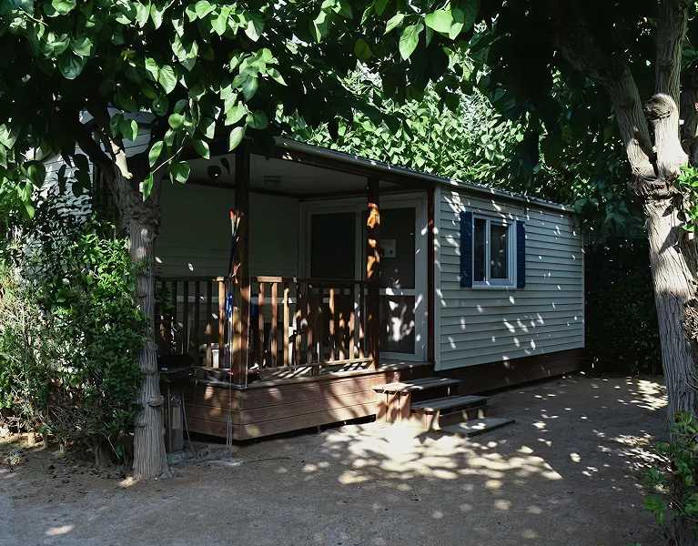 Tamarit es desconexión: duerme en un bungalow y relájate en el spa