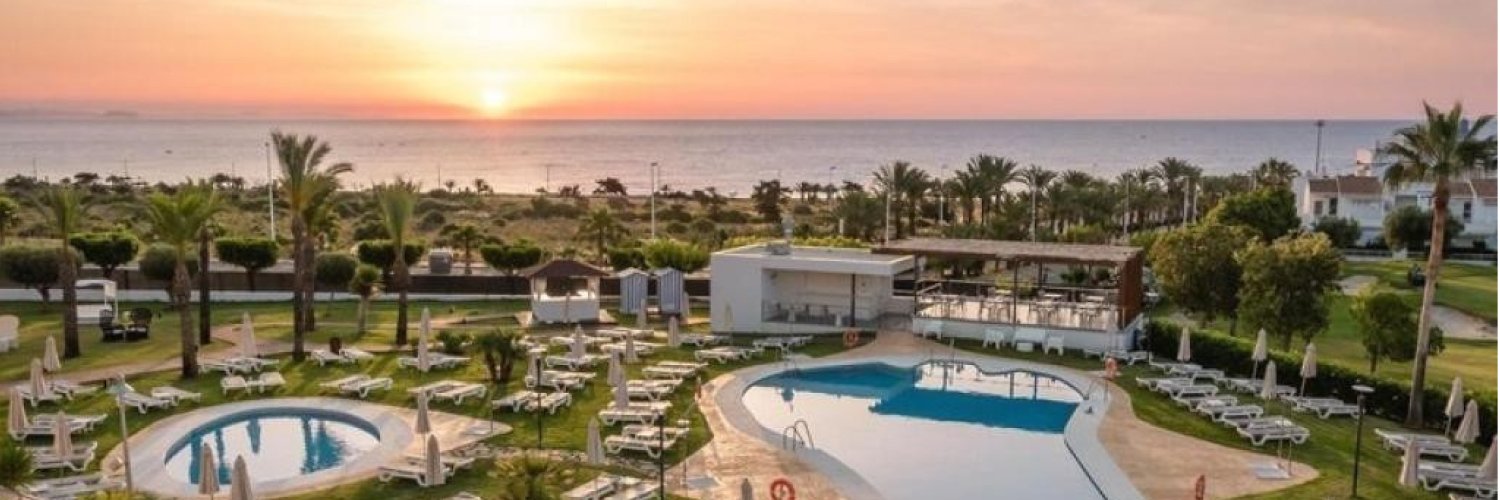 Lujo y tranquilidad en Mojácar con hotel 4*