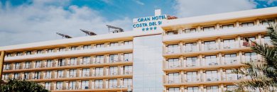 La Cala de Mijas: tu plan perfecto de playa en plena Costa del Sol