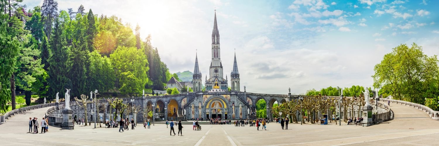 Escápate a Lourdes y disfruta entre paisajes verdes y aire puro