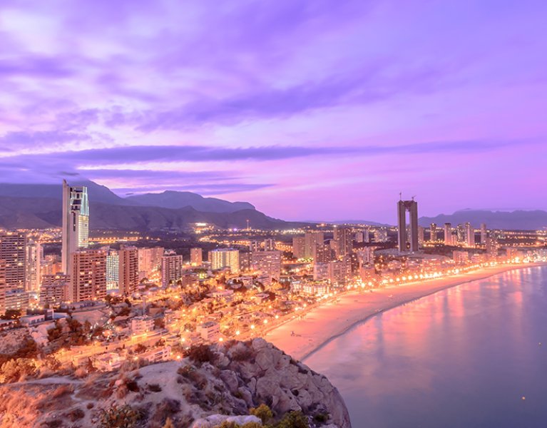 Vive Benidorm desde las alturas en el hotel más alto de Europa