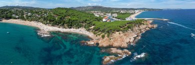 Entre calas y luz mediterránea: apartamentos 4* en Platja d’Aro