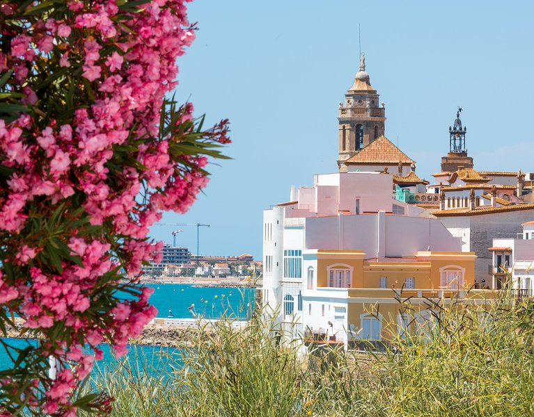 Despierta frente al Mediterráneo: escapada premium a Sitges