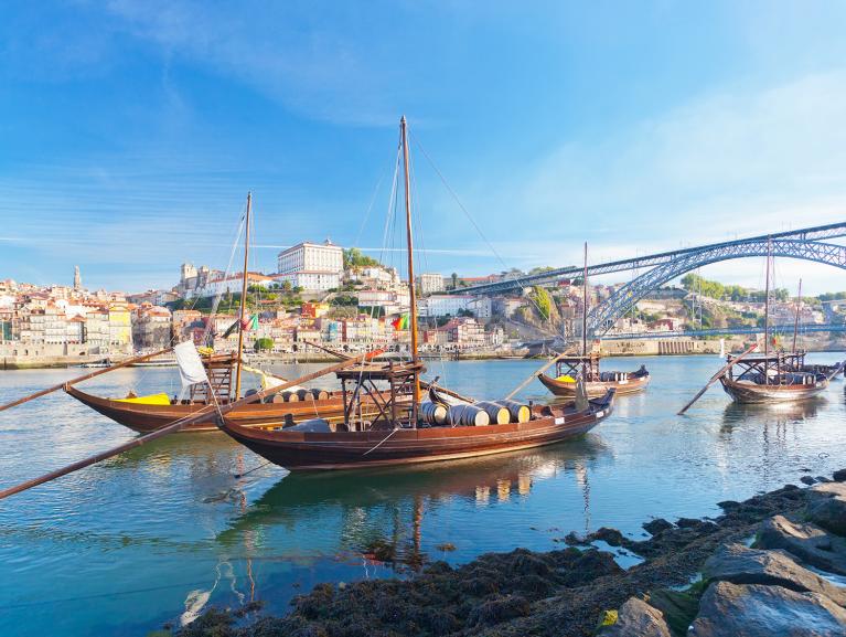 Viaja cerca de Oporto con crucero, desayunos y visita una bodega