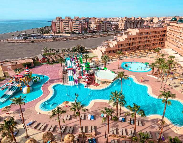 ¡Toboganes frente al mar! Diversión Splash en Roquetas