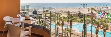 Diversión acuática en hotel 4* junto al mar