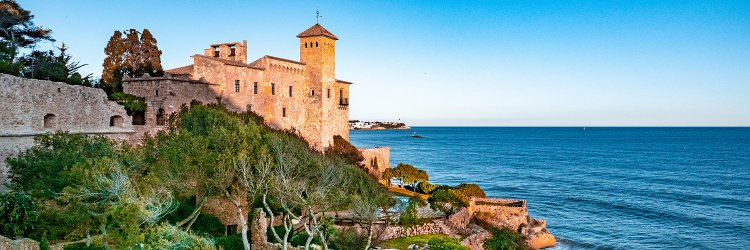 Naturaleza y bienestar bajo el Castillo de Tamarit