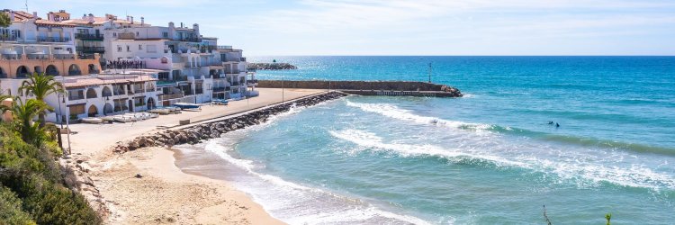 Playa sin relojes: vive Comarruga con vistas al azul