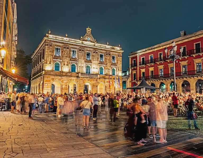 Escapada urbana a Gijón con desayuno incluido y ubicación perfecta
