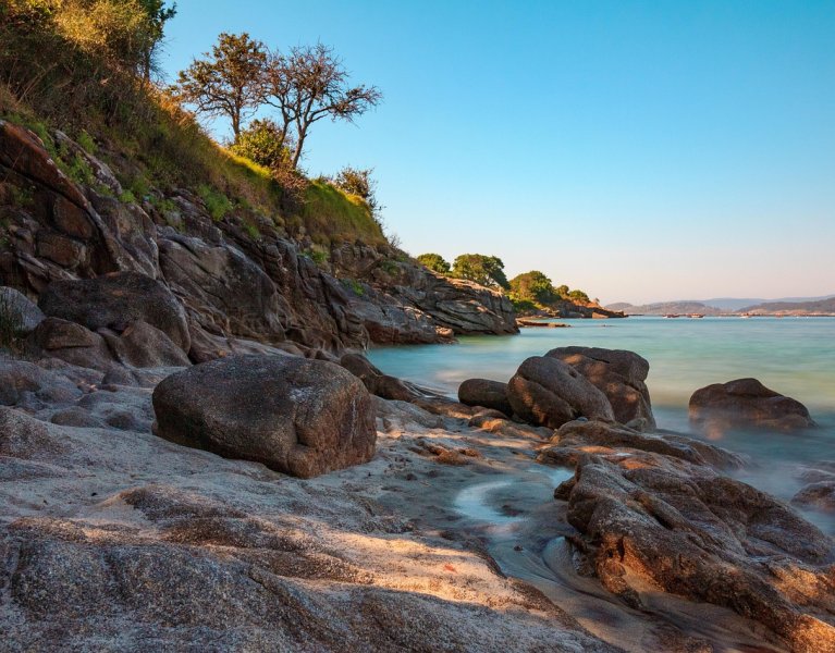 Escapada a pie de playa en Rías Altas con desayunos