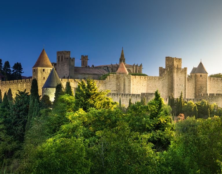 Amanece entre murallas: tu próxima aventura histórica en Carcasona
