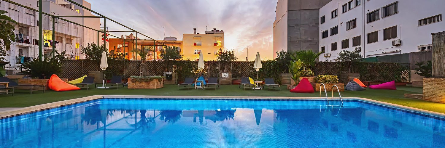 Descubre Valencia en hotel 4* con desayuno y piscina