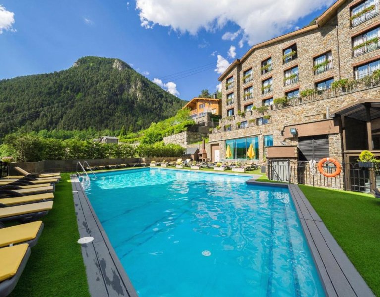¡Precio especial! Disfruta de Andorra en un hotel 4* rodeado de montañas