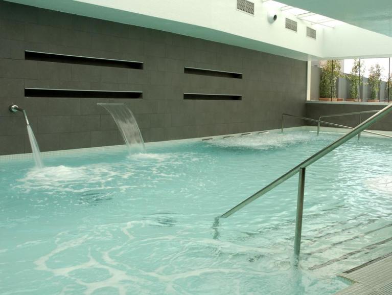 Desconecta en la Costa Dorada: Comarruga y su balneario te esperan