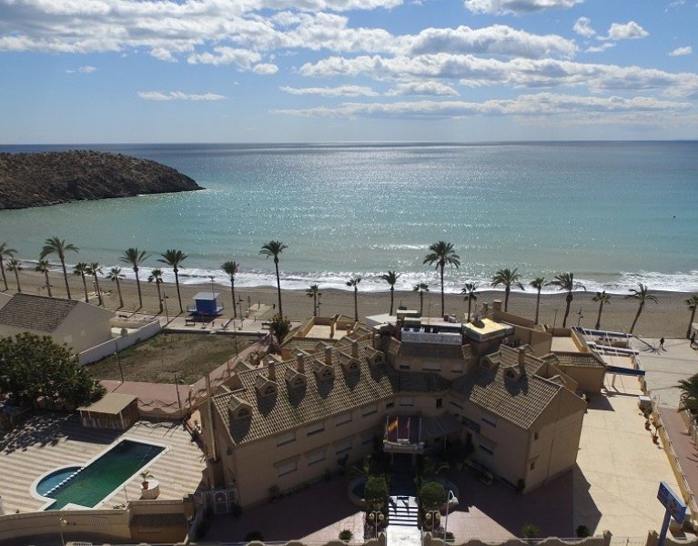Mazarrón te espera: tu escapada en primera línea de playa ¡primer niño GRATIS!