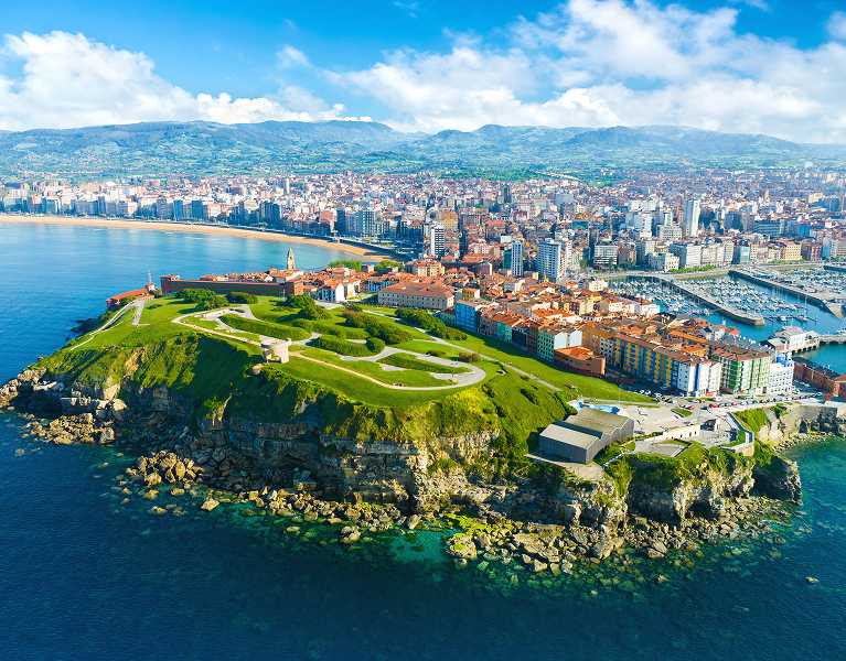 Tu escapada a Gijón con hotel céntrico y cerca del mar