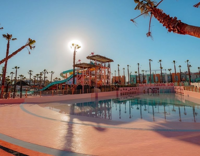 TODO INCLUIDO en resort 4*, ¡con un impresionante parque acuático!