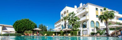 ¡Disfruta de El Algarve con hotel 4* y desayunos incluidos!