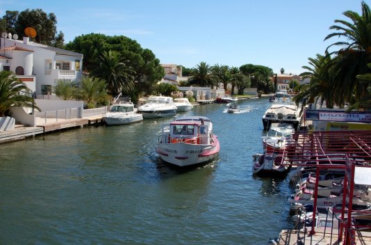 Empuriabrava: la pequeña Venecia de Cataluña - Destino