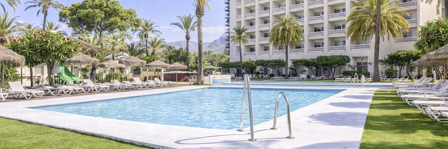 Aguadulce en familia: animación, piscinas y playa a un paso