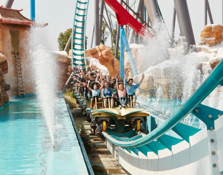 Salou con entradas a PortAventura World, ¡súbete a la emoción!