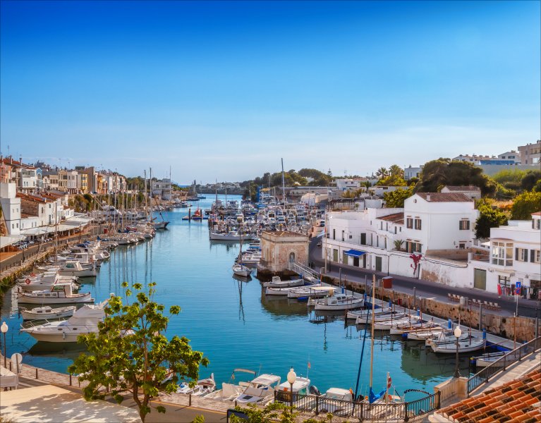 Menorca en apartamentos junto al mar para una escapada perfecta