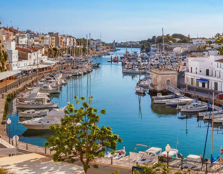 ¡Menorca y sus calas te esperan!