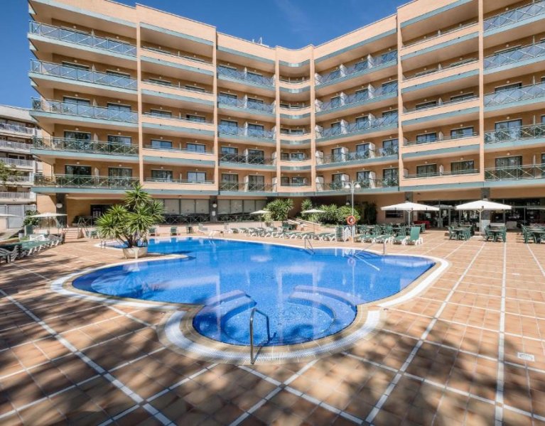 Disfruta tu Semana Santa en Salou con hotel 4* 