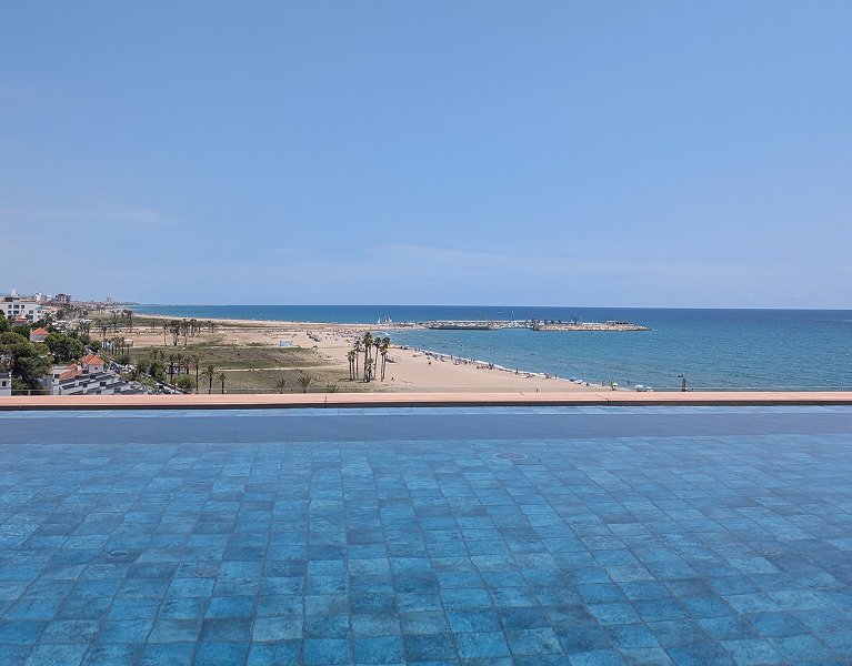 Hotel 4* en primera línea de playa: lujo en la Costa Dorada