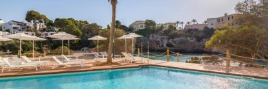 Llega en ferry a Mallorca y alójate en un hotel de 4*