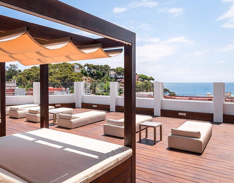 Sol, playa y ambiente: Lloret de Mar en hotel 4*