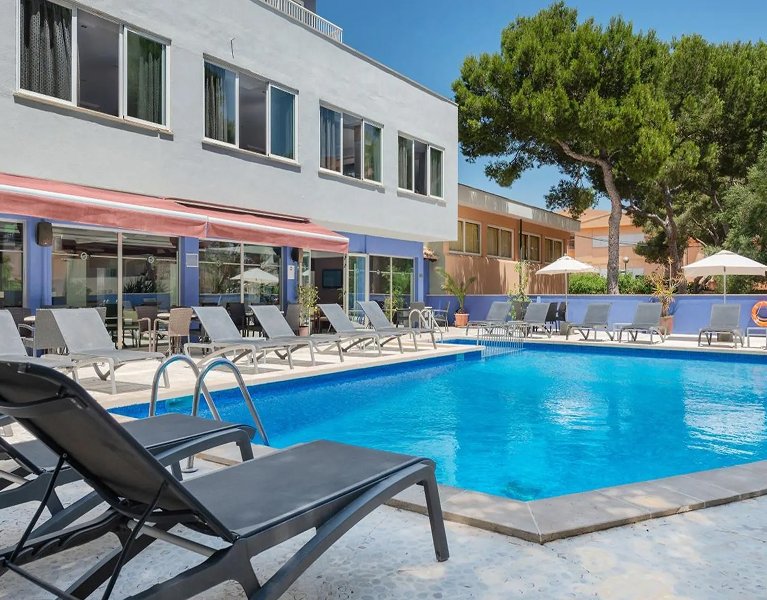 Tu escapada a Mallorca solo adultos en hotel 4* junto a la playa