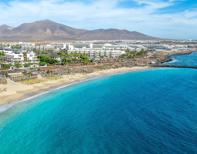 ¡El paraíso volcánico te espera! Lanzarote con vuelos incluidos