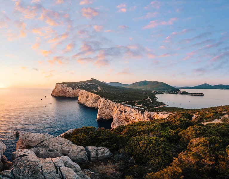 Explora tu propia ruta en Cerdeña con embarque de coche incluido