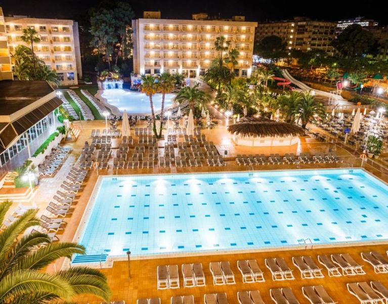 ¡Especial Familias! Todo Incluido en hotel con toboganes en Salou