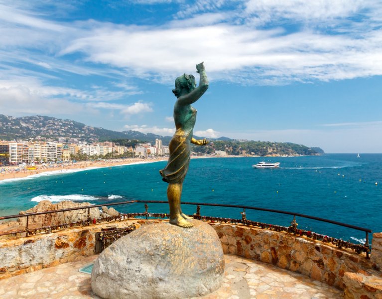 ¡El Mediterráneo a solo unos pasos! Lloret de Mar en hotel 4*