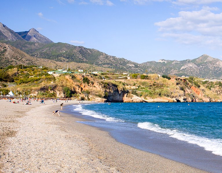 Descubre Nerja, la joya de Málaga, en un hotel 3* con spa