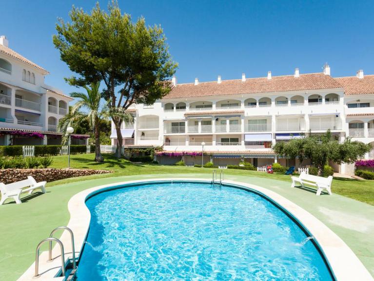 Sol, calma y mar en Alcocéber: apartamentos con Media Pensión