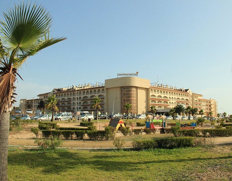 Frente al Atlántico: Hotel 4* en Matalascañas con Pensión Completa