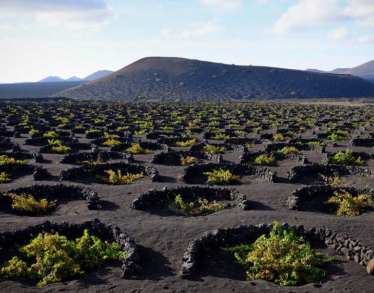 Vive Lanzarote entre playas infinitas y paisajes lunares