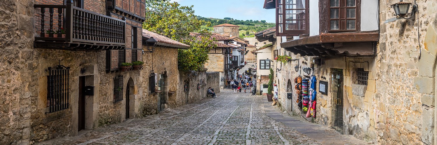 Entre calles medievales: vive Santillana del Mar como nunca